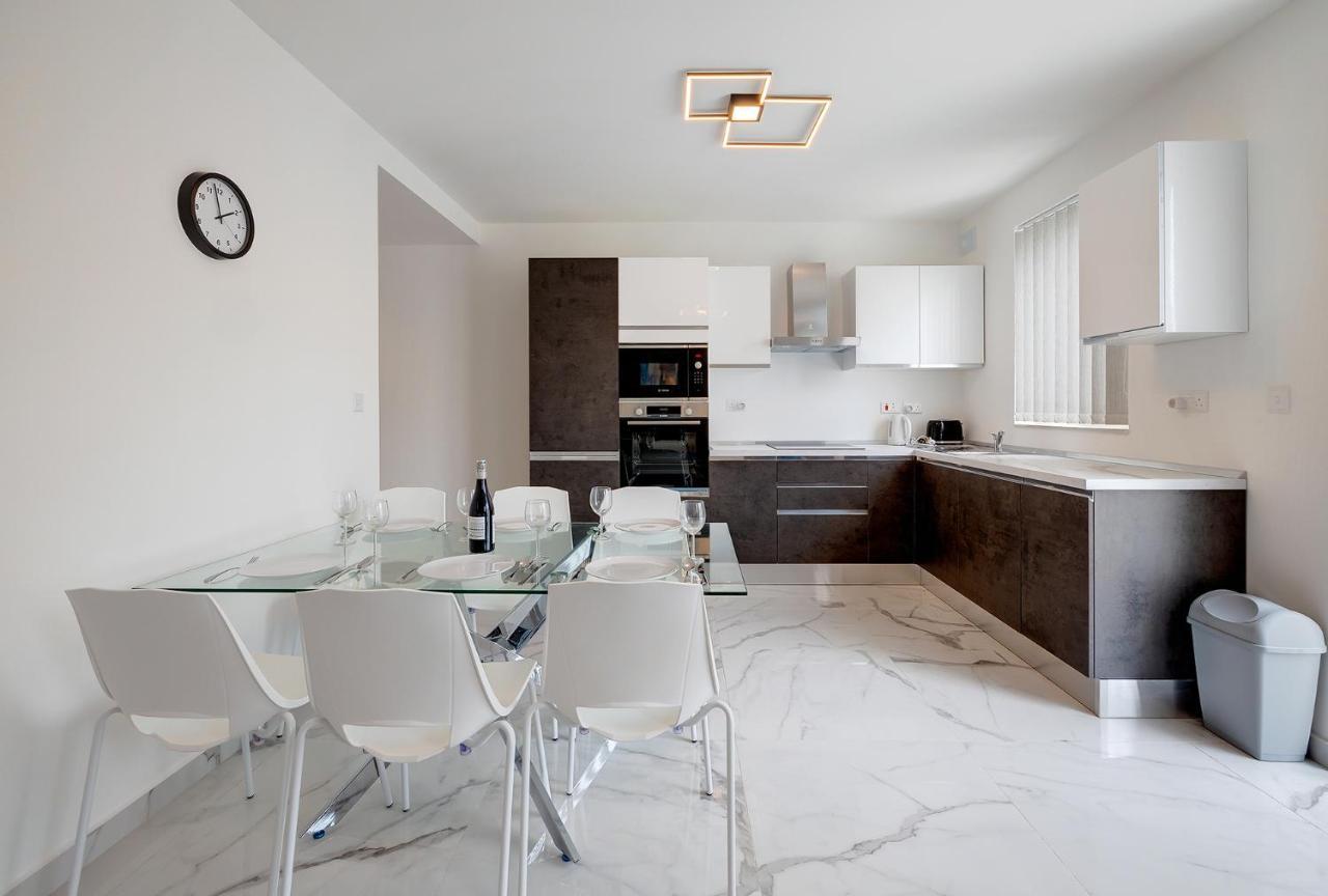 Stylish 2Br Apartment In Central St Julians Сент Джулианс Экстерьер фото