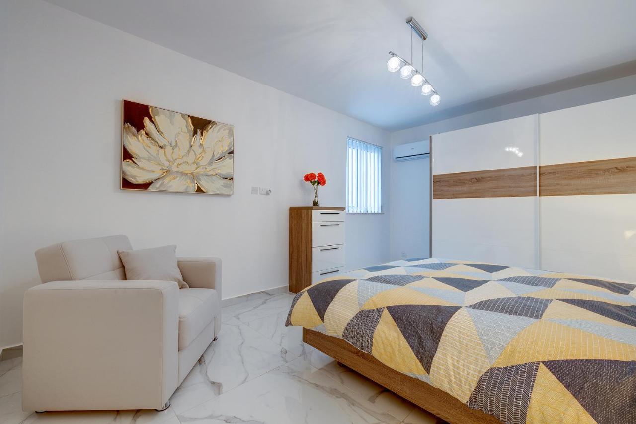 Stylish 2Br Apartment In Central St Julians Сент Джулианс Экстерьер фото