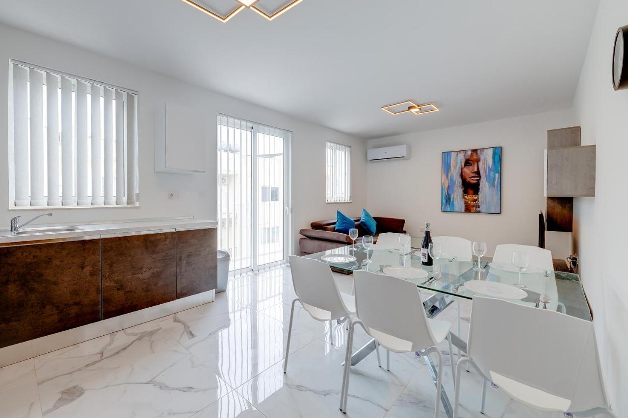 Stylish 2Br Apartment In Central St Julians Сент Джулианс Экстерьер фото