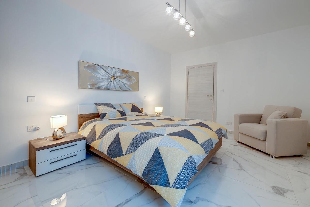 Stylish 2Br Apartment In Central St Julians Сент Джулианс Экстерьер фото