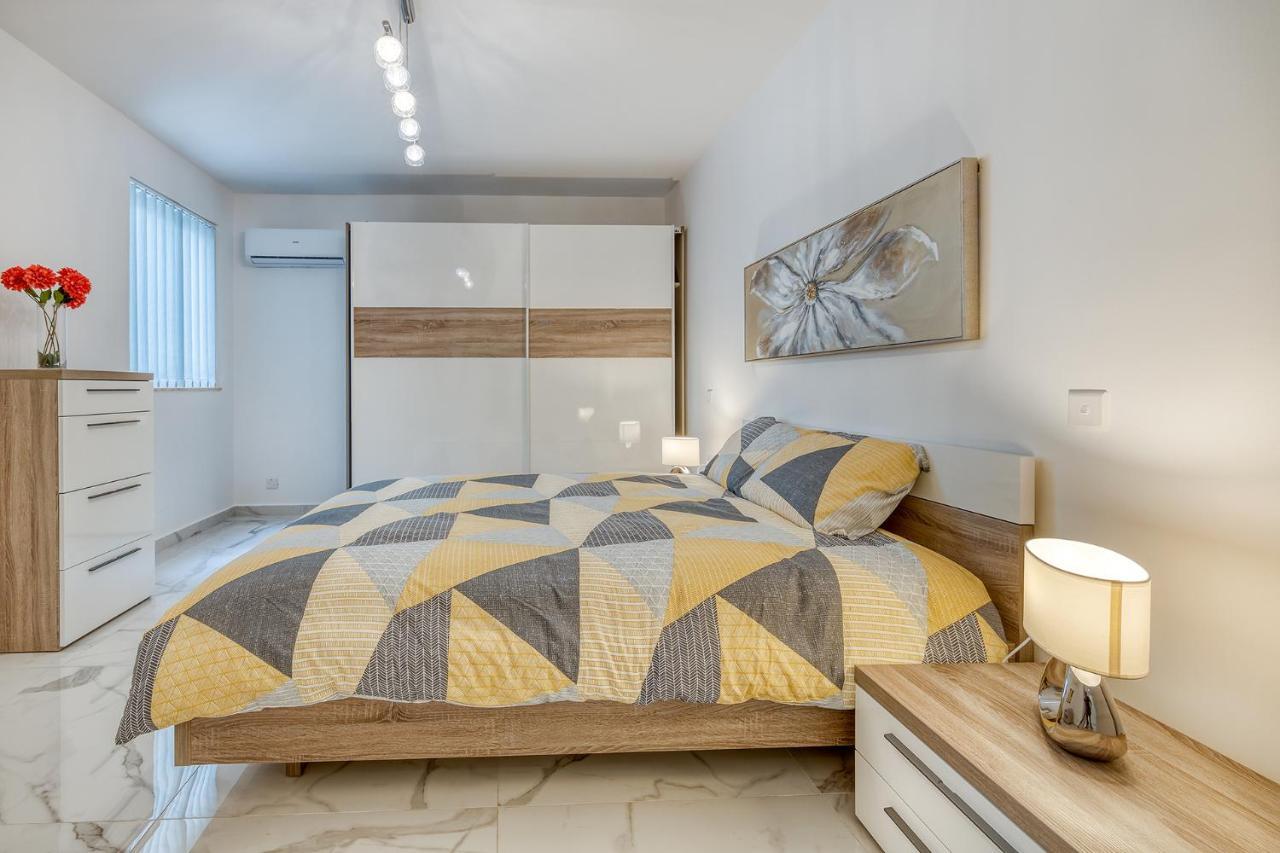 Stylish 2Br Apartment In Central St Julians Сент Джулианс Экстерьер фото