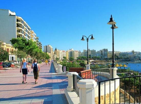 Stylish 2Br Apartment In Central St Julians Сент Джулианс Экстерьер фото