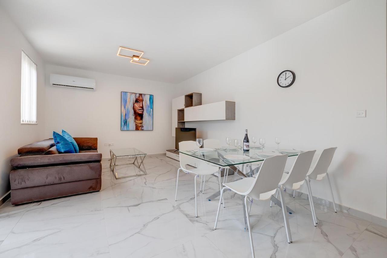 Stylish 2Br Apartment In Central St Julians Сент Джулианс Экстерьер фото