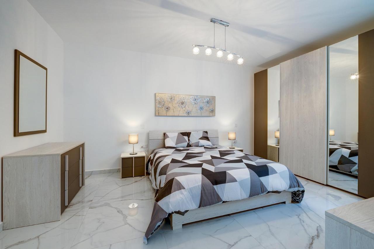 Stylish 2Br Apartment In Central St Julians Сент Джулианс Экстерьер фото