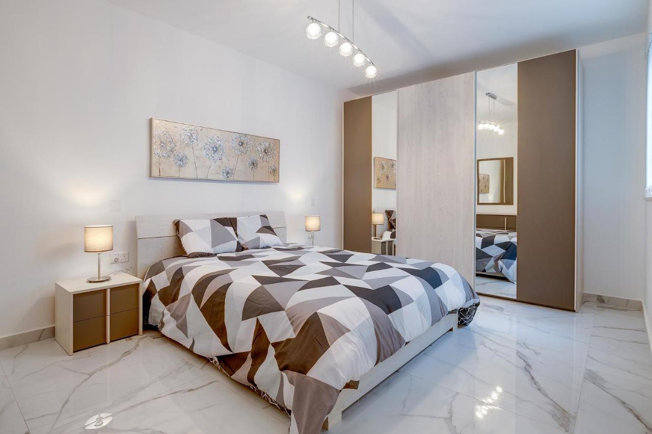 Stylish 2Br Apartment In Central St Julians Сент Джулианс Экстерьер фото