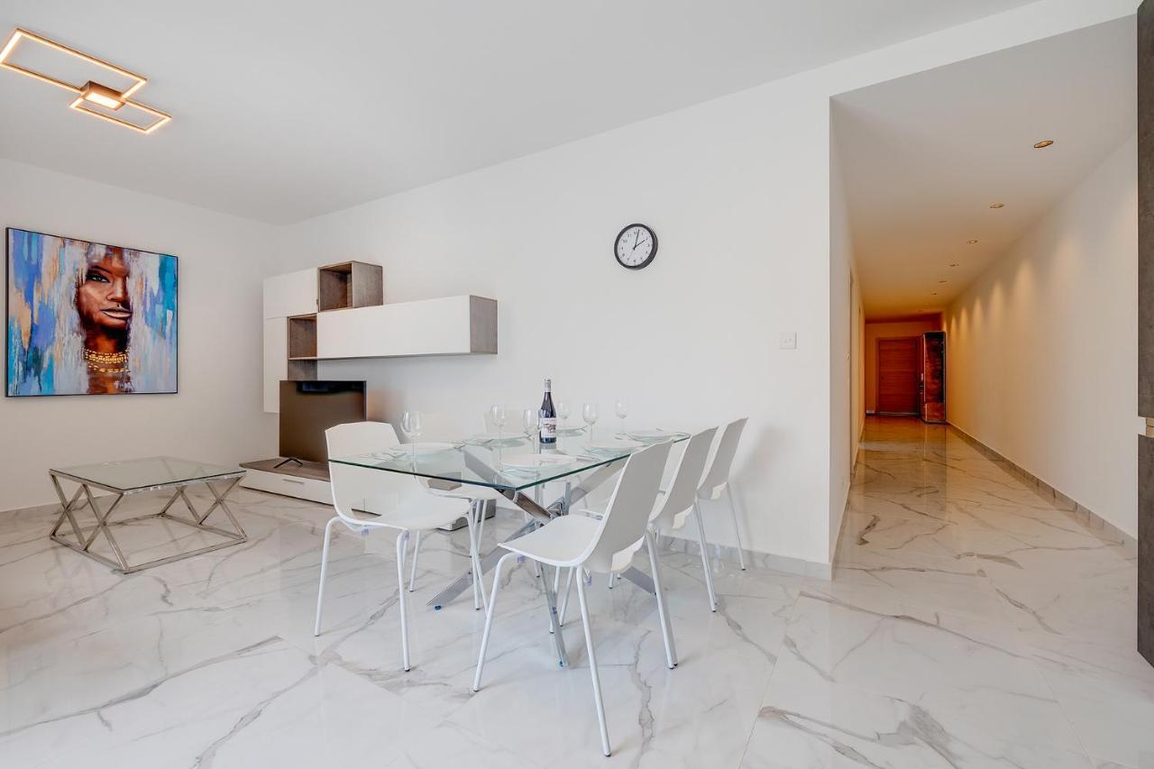 Stylish 2Br Apartment In Central St Julians Сент Джулианс Экстерьер фото